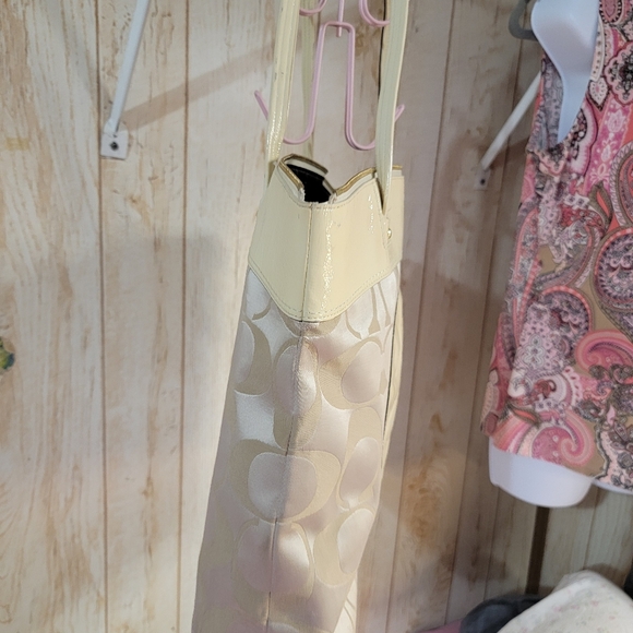 Coach shoulder bag 13x12x4 - Picture 3 of 16